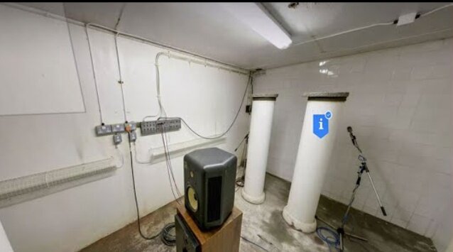 звук также менялся в зависимости от расположения и направления динамика и микрофона.