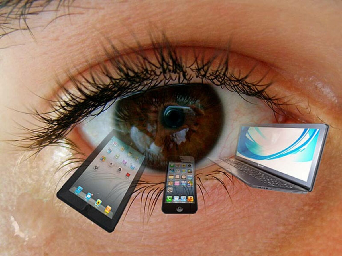 Чем можно испортить телефон. Глаза от компьютера. Монитор с глазами. Влияние телефона на зрение. Глаза от смартфона.