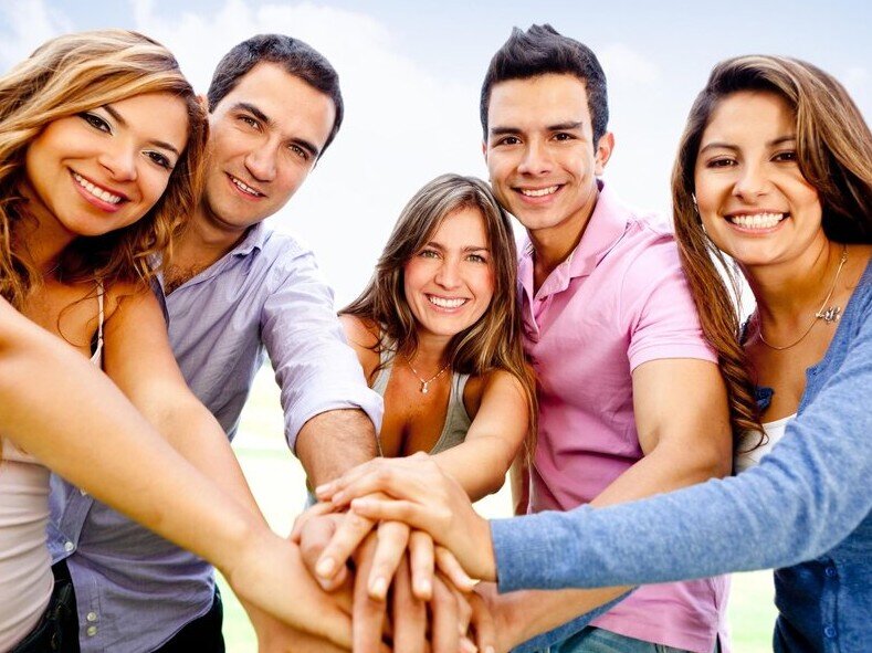 пять добрых друзей. мужская дружба. пять добрых друзей. друзья прыгают. пять добрых друзей сказка.