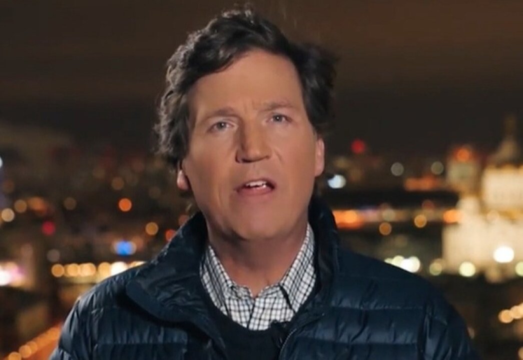    Американский журналист Такер Карлсон ночью 8 февраля улетел из России