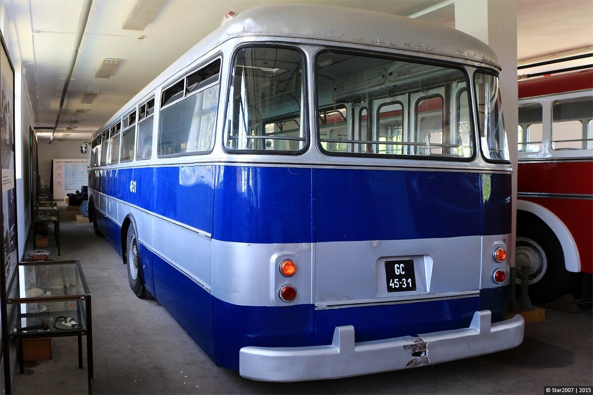 Ikarus-556 сзади. Источник фото: fotobus.msk.ru