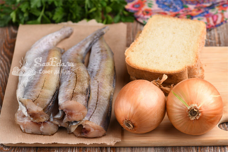 Из минтая, хлеба и лука готовлю интересное блюдо (сочно, вкусно и просто готовить)