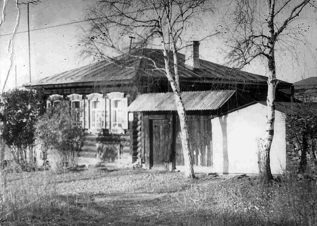 ул. Революции, 58 Кабаков Александр Александрович в 1940г. продал Кабакову Ивану Ивановичу, который переехал с ул. Советская, 86