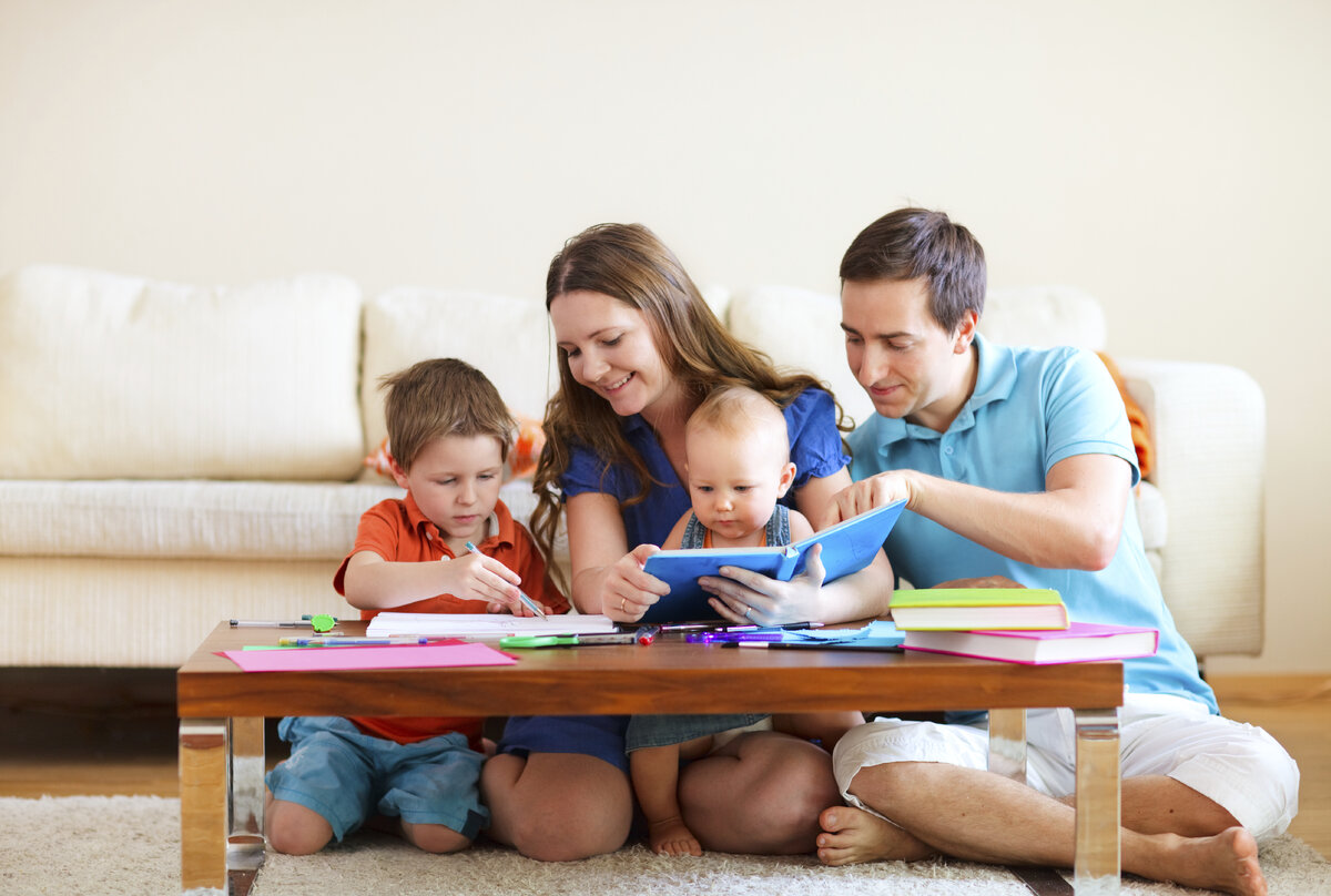 2. Воспитание Детей: Воспитание детей - это ответственное и важное задание для родителей. Оно включает в себя установление правил и границ, обучение детей ценностям и навыкам, развитие их самостоятельности и уважение к другим.