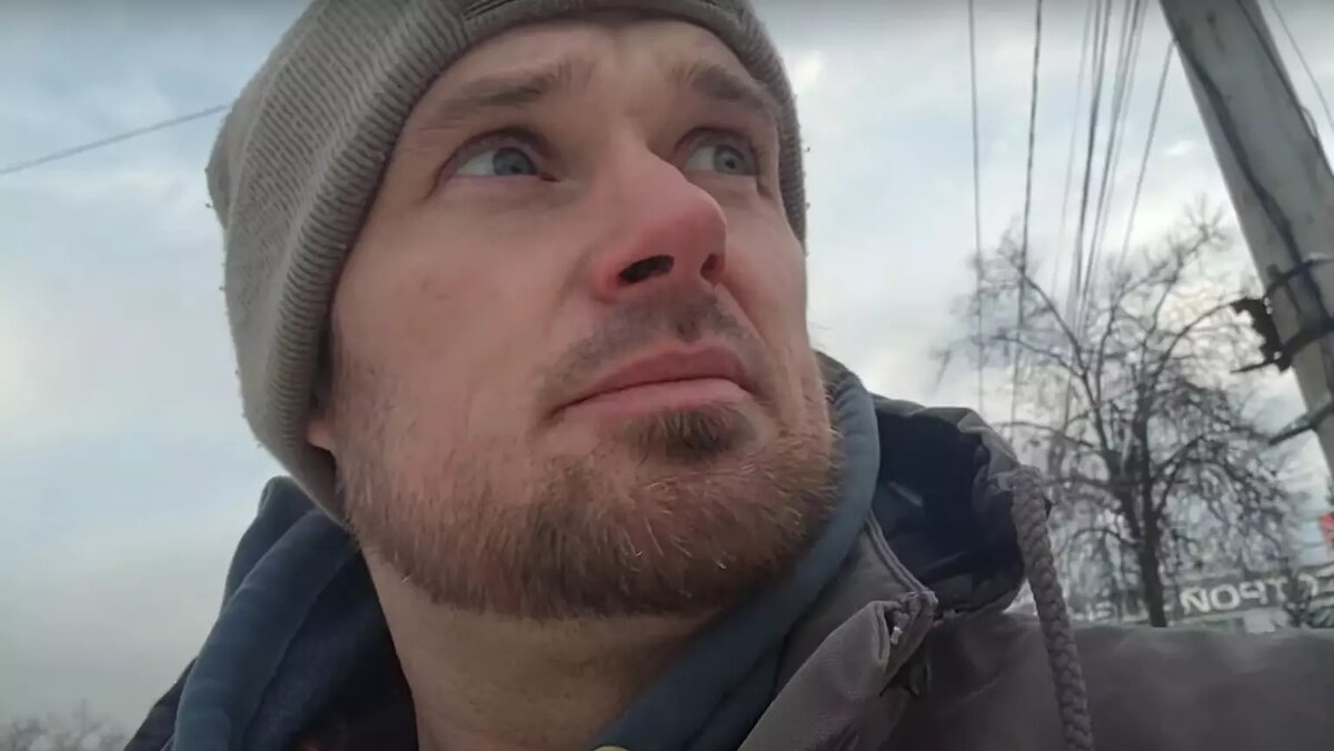     У многодетной семьи, переехавшей из Канады в Нижний Новгород, заморозили все счета. Глава семейства — Аренд Фейнстра — рассказал в своем блоге на Youtube, что проблема возникла из-за поступления средств, источник которых не получится доказать.