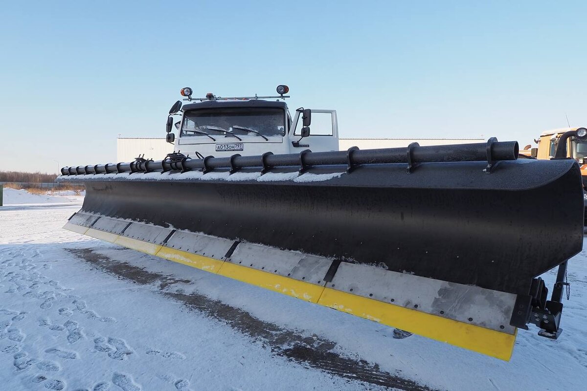 В аэропорту Пулково начала работать снегоуборочная техника российского .