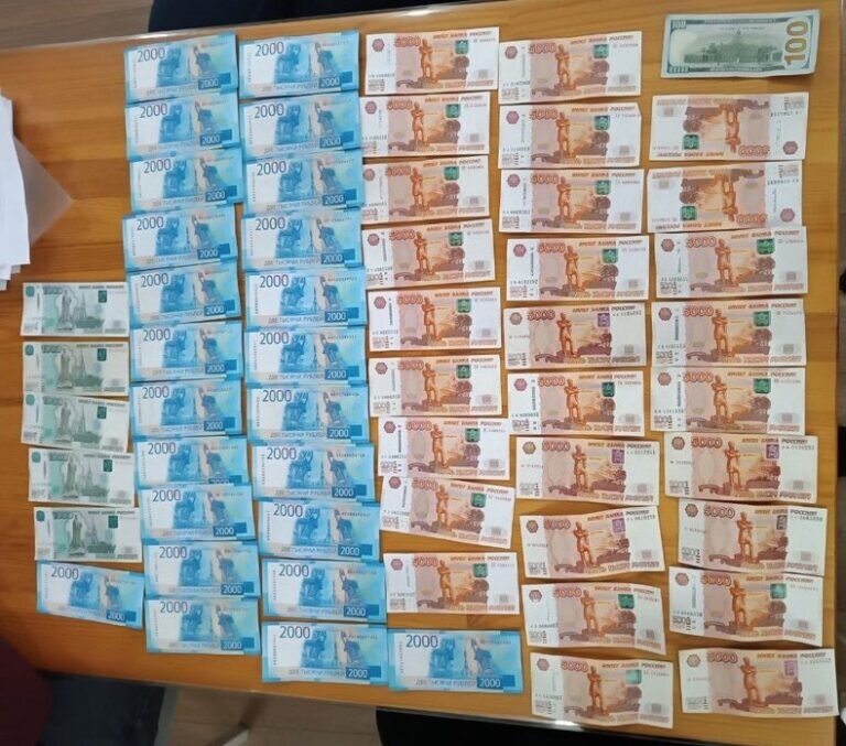 девушки задержанные полицией. рязань аресты чиновников. участковый задержание. голощапов обыски. колокольцева задержали за взятку.