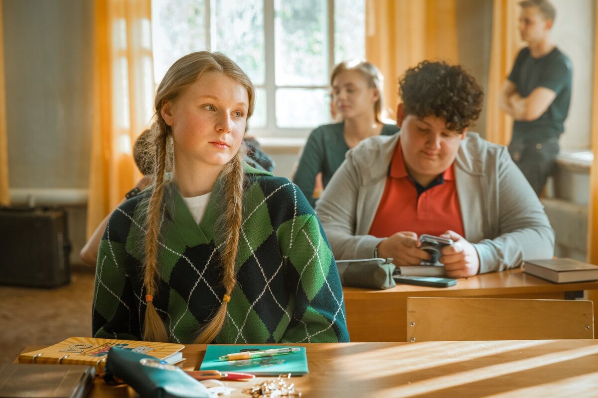 Кадр из сериала "Крутая перемена". Источник фото: https://www.kino-teatr.ru/kino/movie/ros/169041/foto/1414020/