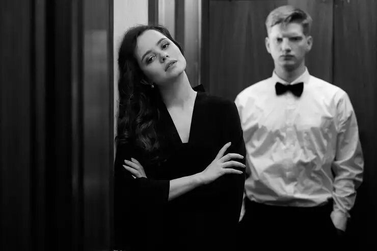 Счастливые влюбленные. Парень и девушка. Парень и девушка. Быть пары которые состоят в. Фотосессия жениха и невесты.