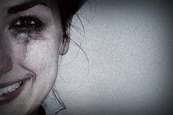 Не возвращайся стих. Я надеюсь ты смеешься как раньше. Цитаты под фото погибшего. Тебя поймет только тот кто любит. Я надеюсь ты смеешься как раньше.