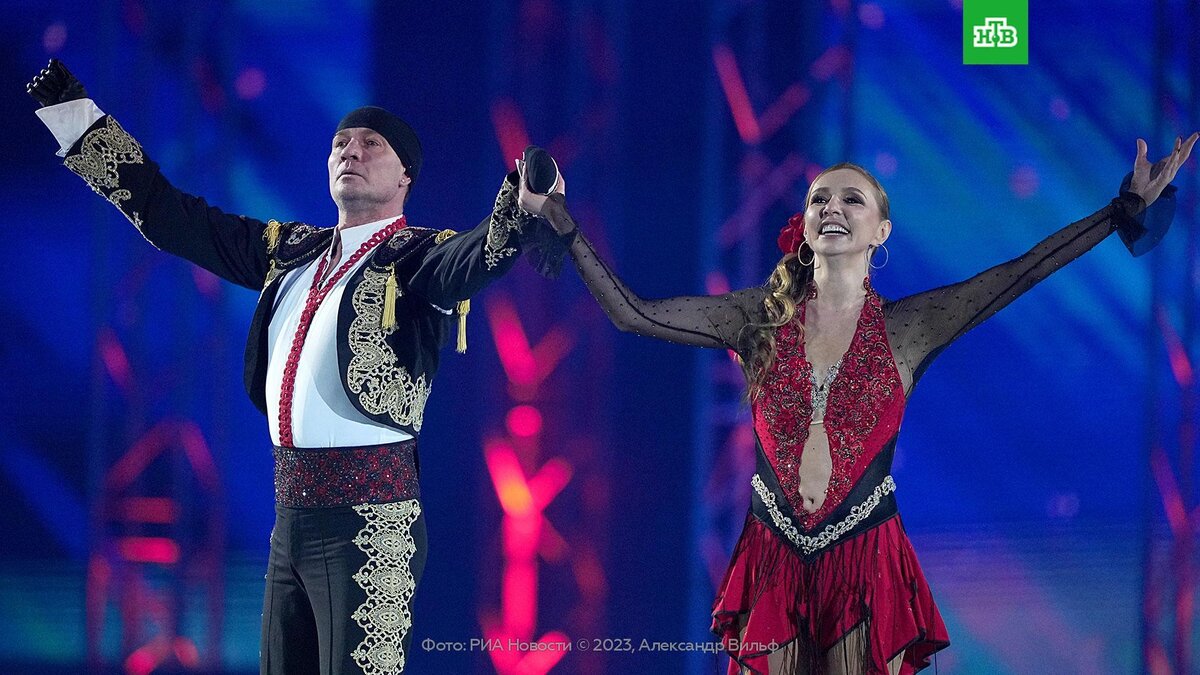    Костомаров на шоу Авербуха вышел на лед в дуэте с Навкой