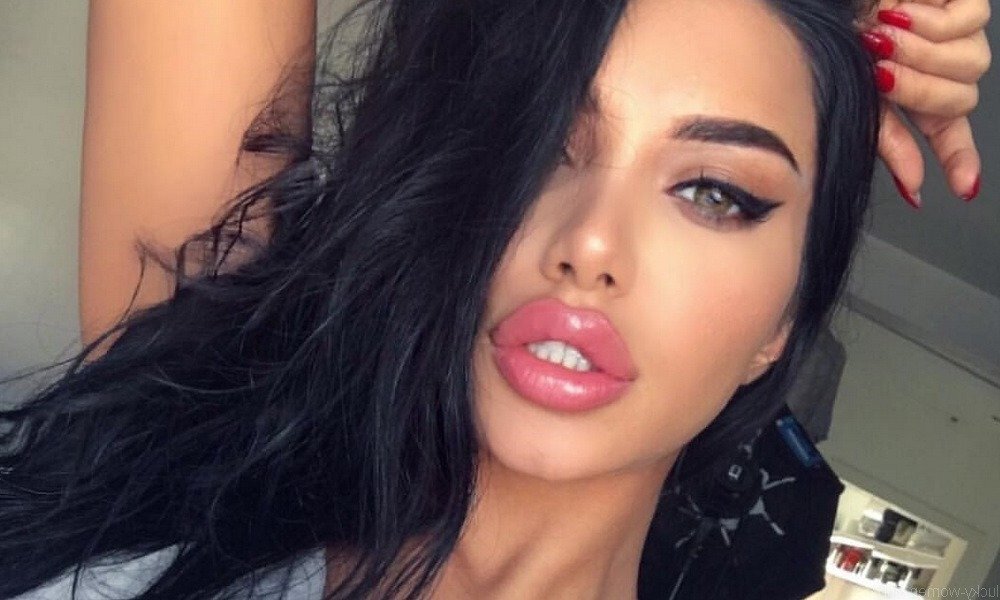 Источник фото: https://shutniks.com/wp-content/uploads/2020/01/devushka_s_nakachennymi__gubami_7_31170030.jpg