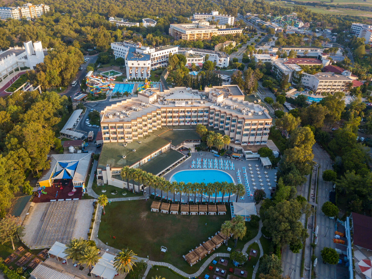 Дорогие читатели, сегодня хочу рассказать о турецком отеле AMARA FAMILY RESORT 5*, расположенном в регионе Сиде, в курортном посёлке Титриенгёль.