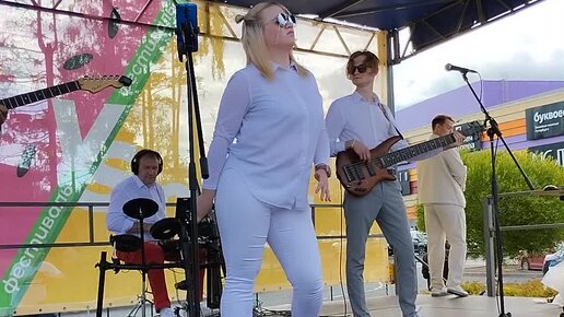 Zivert винил 2. зиверт я тебя люблю. Zivert обложка альбома. зиверт сингл. зиверт кавер.