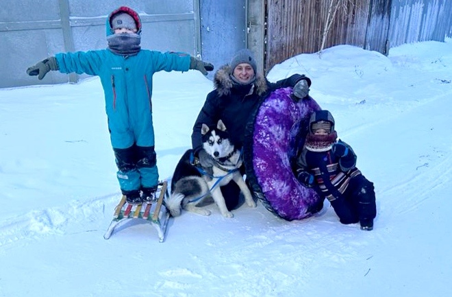 Еще день прошел в обстреле города и нашего поселка, а так жить можно и нужно.