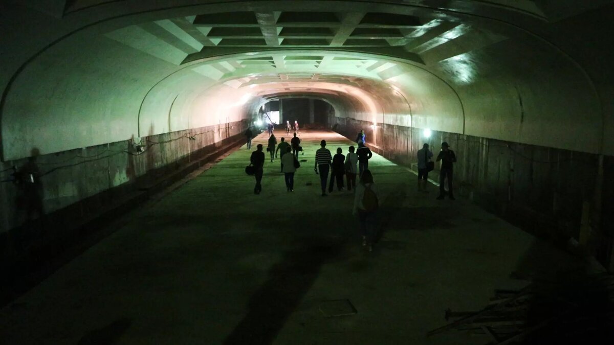     Московский метрополитен много значит для каждого москвича: многие проводят в метро едва ли не полжизни. Логично, что это место обросло легендами.