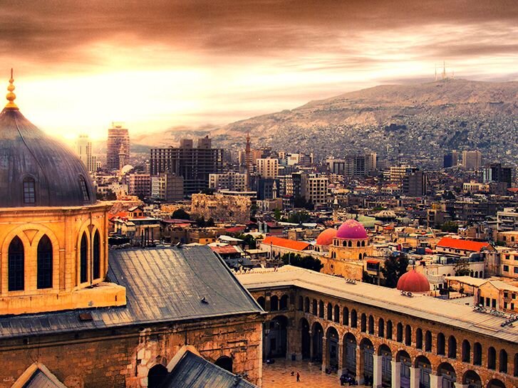 Дамаск с минарета кайтбай (Caleh. Photography). Существует мнение, что Адам и Ева поселились в районе Дамаска, здесь же на горе Касыот расположена Пещера крови, в которой Каин совершил убийство своего брата.
