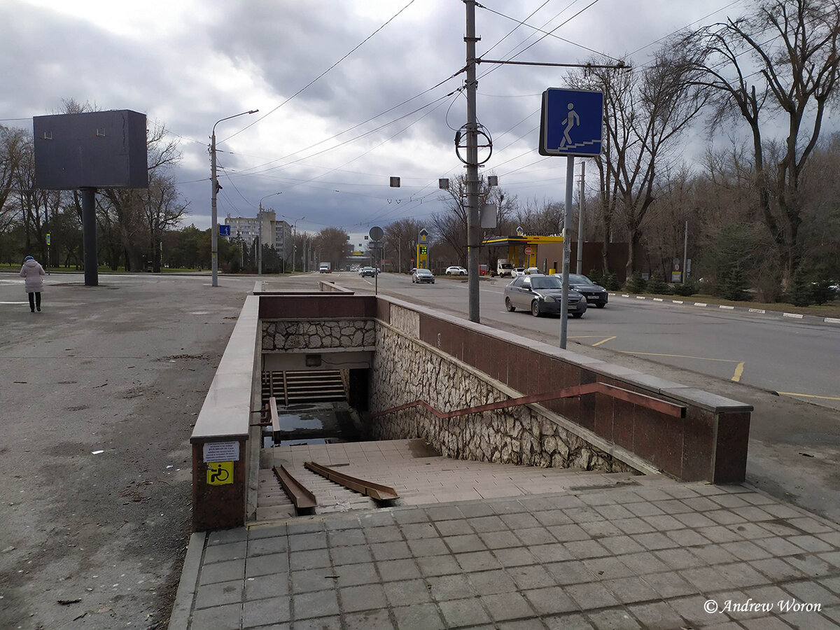 Вход со стороны остановки