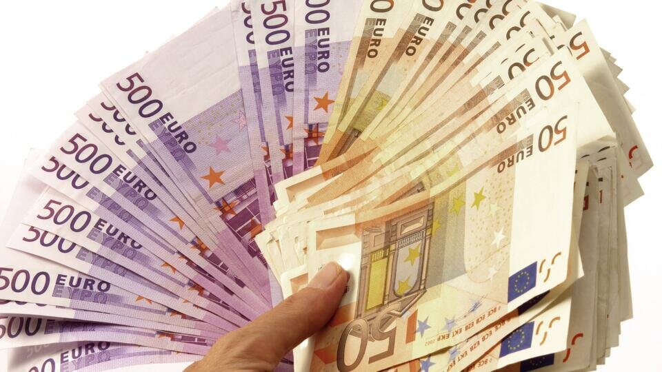 Пять тысяч пачка. Покажи деньги. Ее пять денег. Ее пять денег. Купюра 5000.