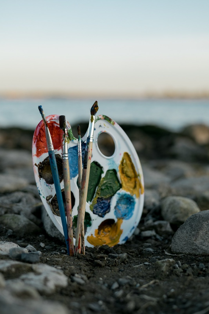 When do you. Look at the picture and complete the sentences john was doing his homework when his brother called ответы. Собака бумага мем. Задание 5 my friend john john is my. Doing homework мем.