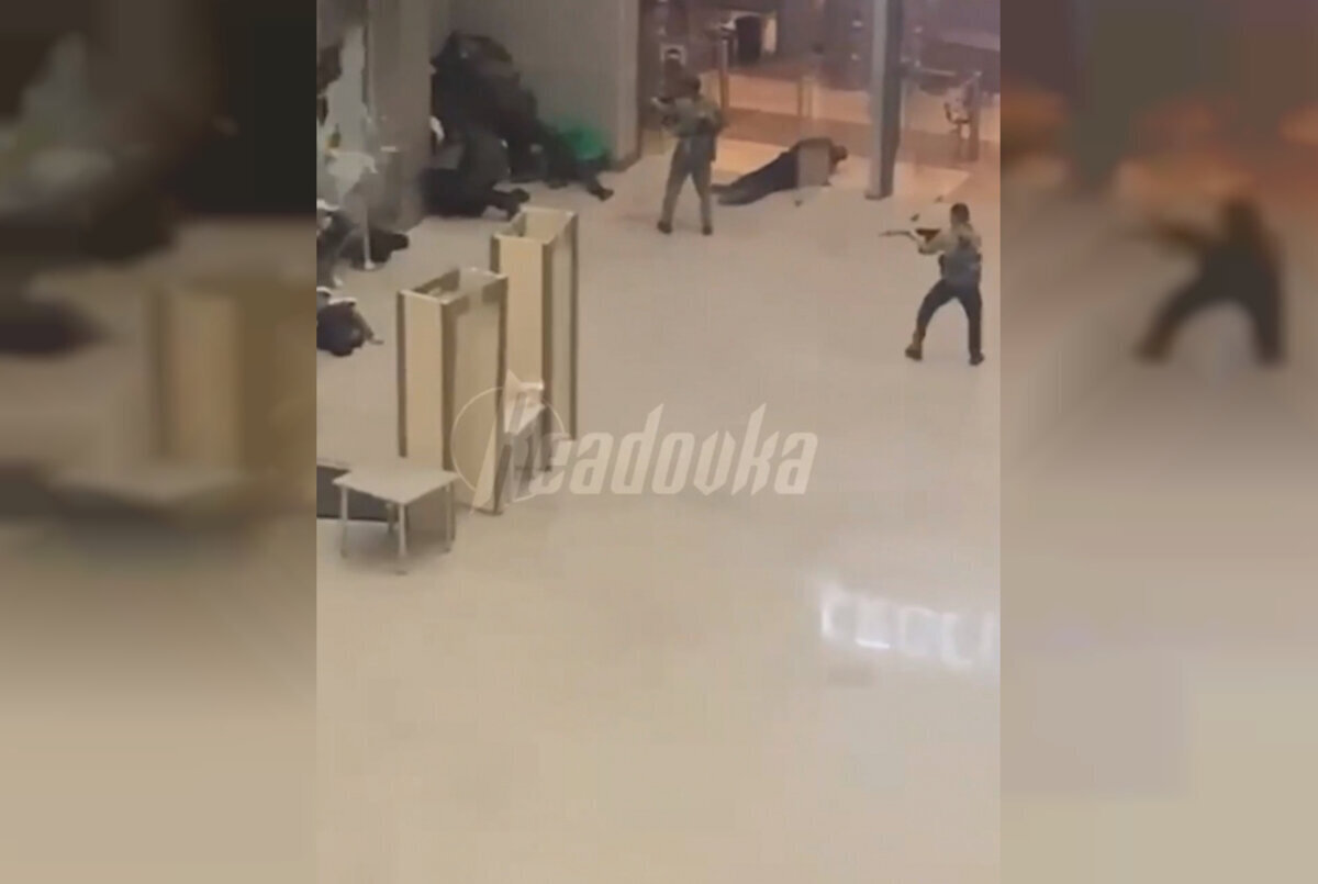 До какого числа открыт каток. Каток смеётся. Каток на площади ленина тула. Каток площадь ленина якутск 2022 год. Каток каток на ленина.