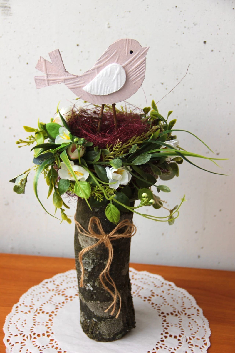 Птица из потолочной плиты. Гнездо из сизаля+искусственные цветы и зелень