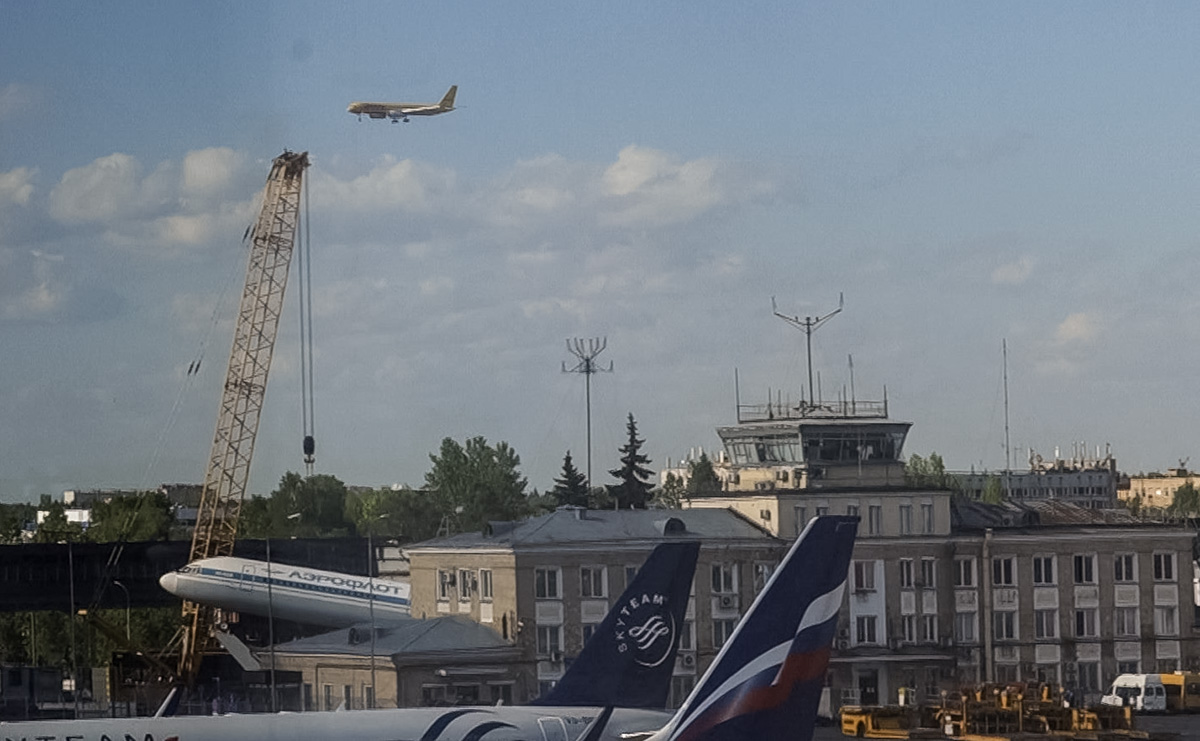 анталья самолет. где прилетают самолеты. южно-курильск авиабилеты. маршрут анталия москва туркиш эйрлайнс 2023 году. табло прилета шереметьево.