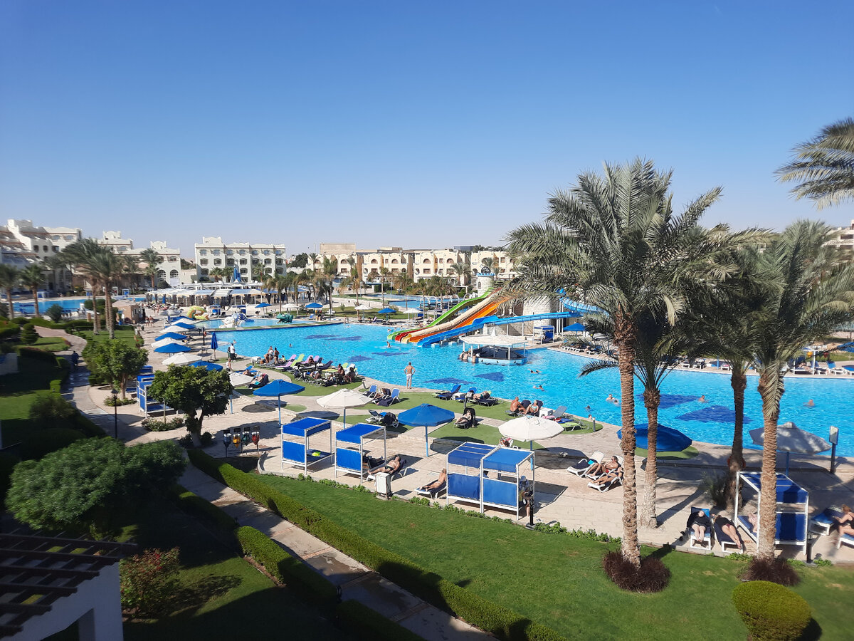 Зимой в отелях Египта купаться можно лишь в бассейнах с подогревом. 