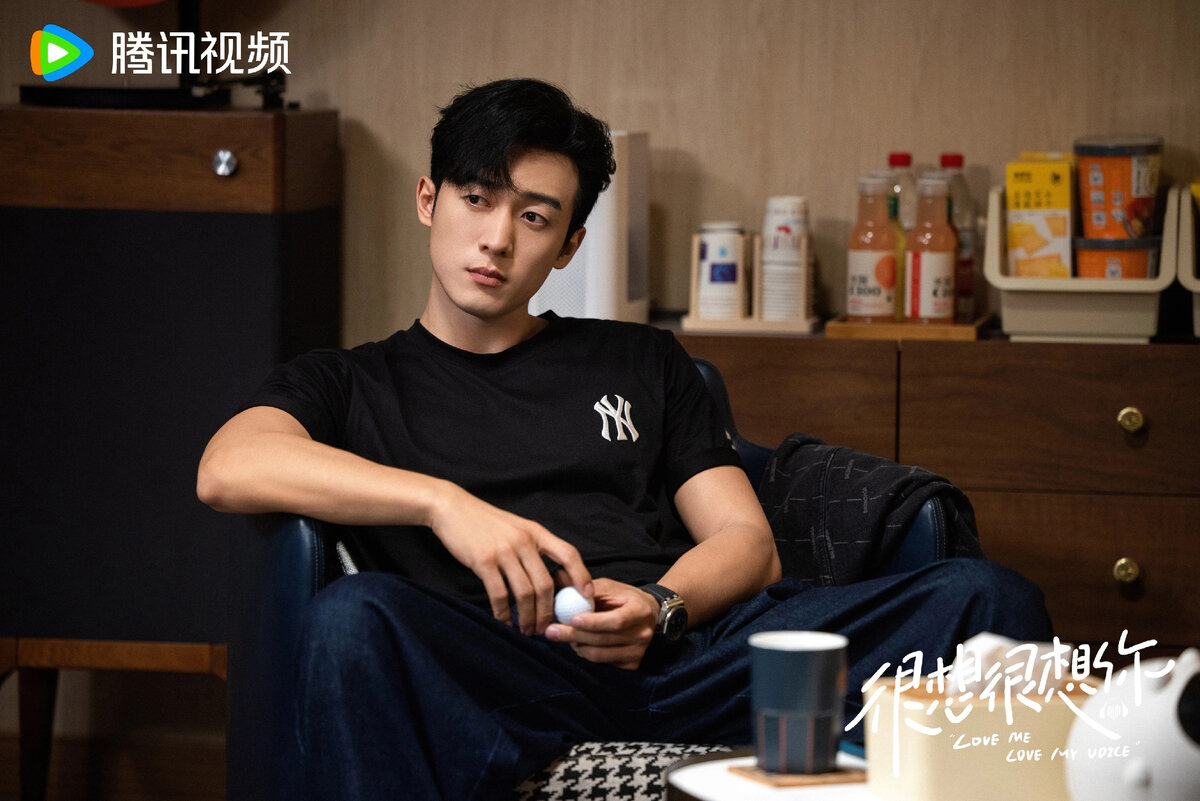 Стихи скучаю. Слова песни я скучаю по тебе. Слова песни я так соскучился. Открытки я скучаю для мужчины. Скучаю по тебе текст.