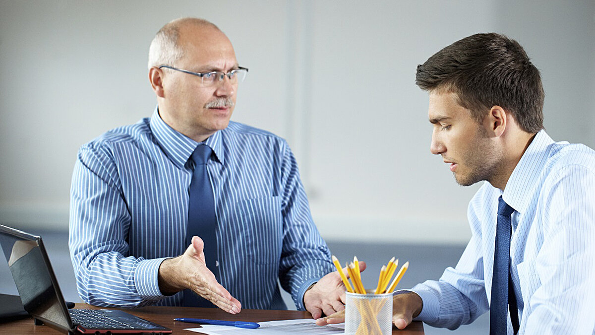 Тяжелая коммуникация руководителя и сотрудника.