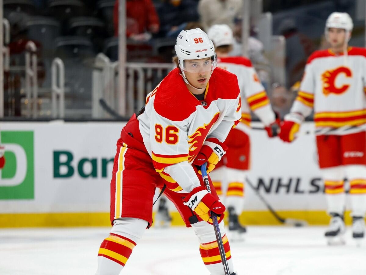    Хоккеист "Калгари Флэймз" Андрей Кузьменко© Фото : twitter.com/nhlflames