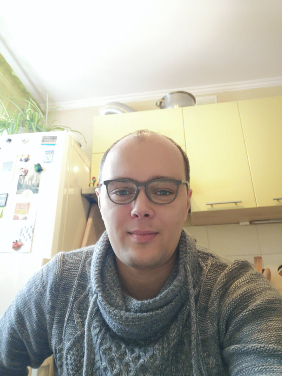 Вот так я выглядел до операции "Приятно познакомится!" только без очков 😁 это я так примерил просто.