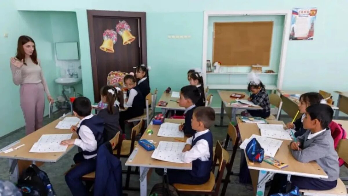    Урок в первом классе.