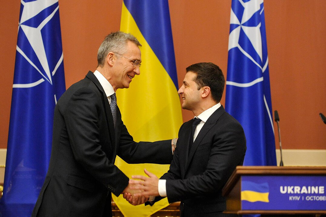 Двумя ответить. Преимущества скорость. Две картинки ответы. Двумя ответить. Задачи на взаимно однозначное соответствие.