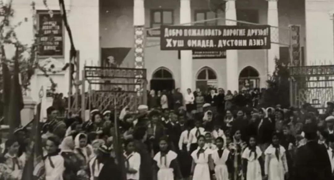 1 марта 1917 года. 1917 революция февральская женская. 23 февраля 1917 года женская демонстрация. правительство центральной рады 1917. демонстрации февраль 1917.