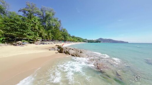 Пляж Сурин, Пхукет Таиланд. 20/10/2023. Съёмка с дрона. Surin Beach Phuket Thailand.