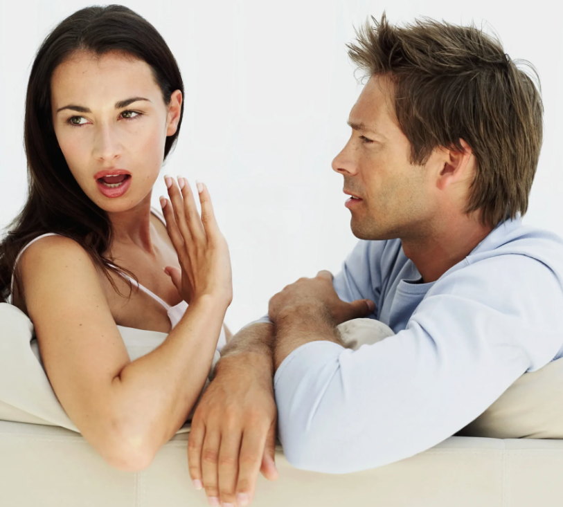 Конфликтный человек. Женщина кричит на мужа. Почему раздражают друзья. Почему раздражают друзья. Разговор мужчины и женщины.