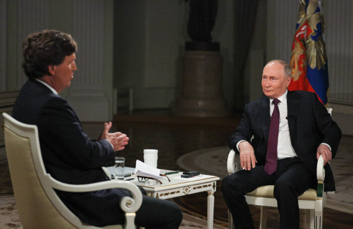    Президент РФ Владимир Путин и американский журналист Такер Карлсон.Гавриил Григоров/ТАСС