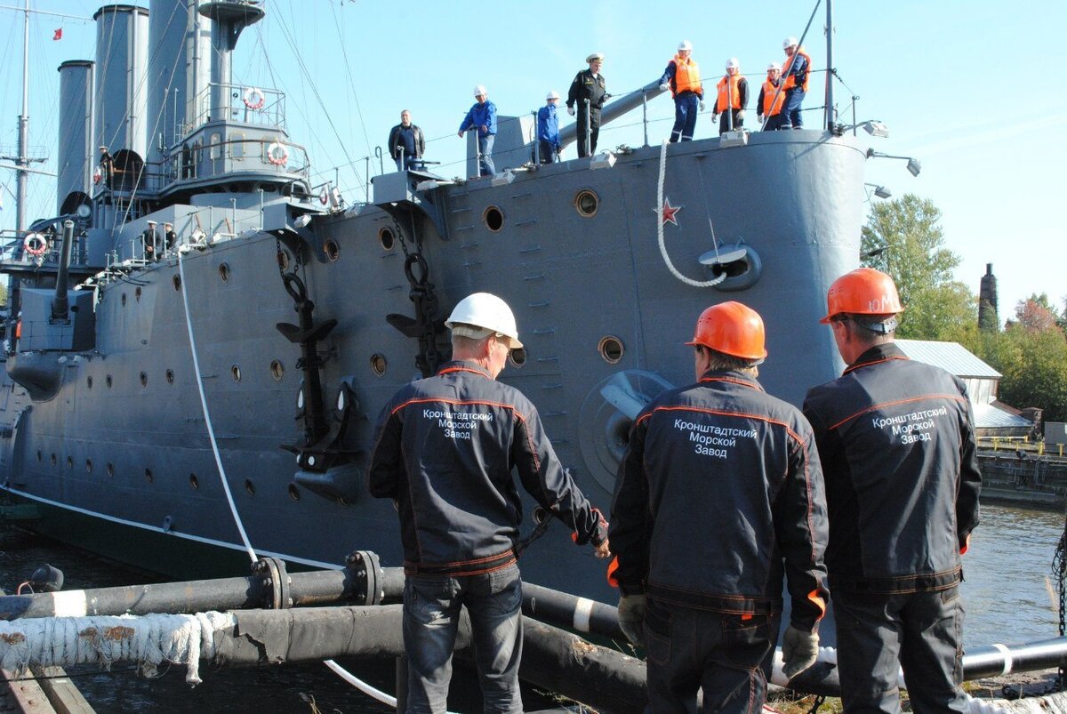 Ремонт крейсера "Аврора" на Кронштадтском морском заводе / Серафима Белевич