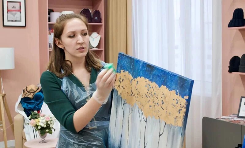    Художник интерьерных картин Эльвира Хасаншина // Фото автора материала