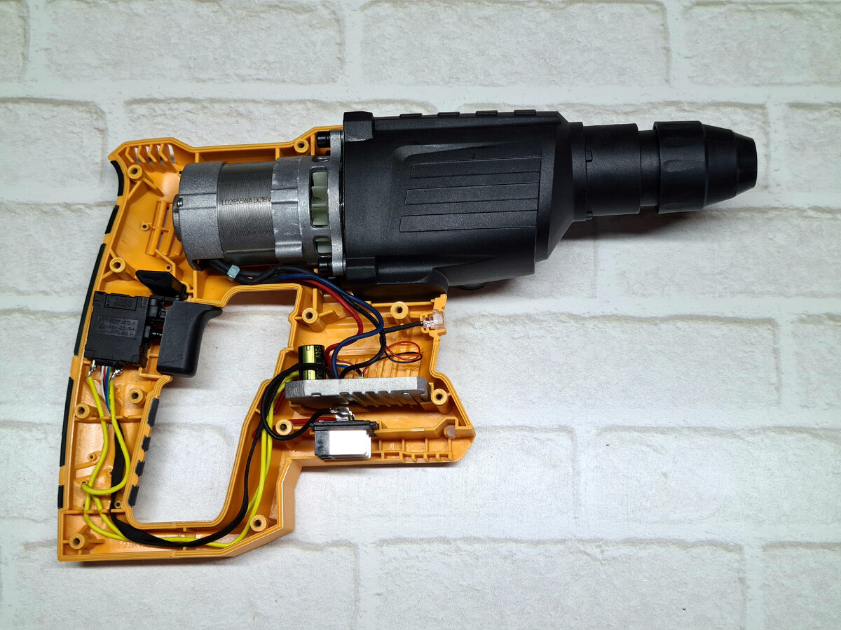 Сегодня в строительстве или ремонте обойтись без аккумуляторного инструмента сложно. Часто бывает, что на объектах еще не подведено электричество или розетка находится очень далеко.-14