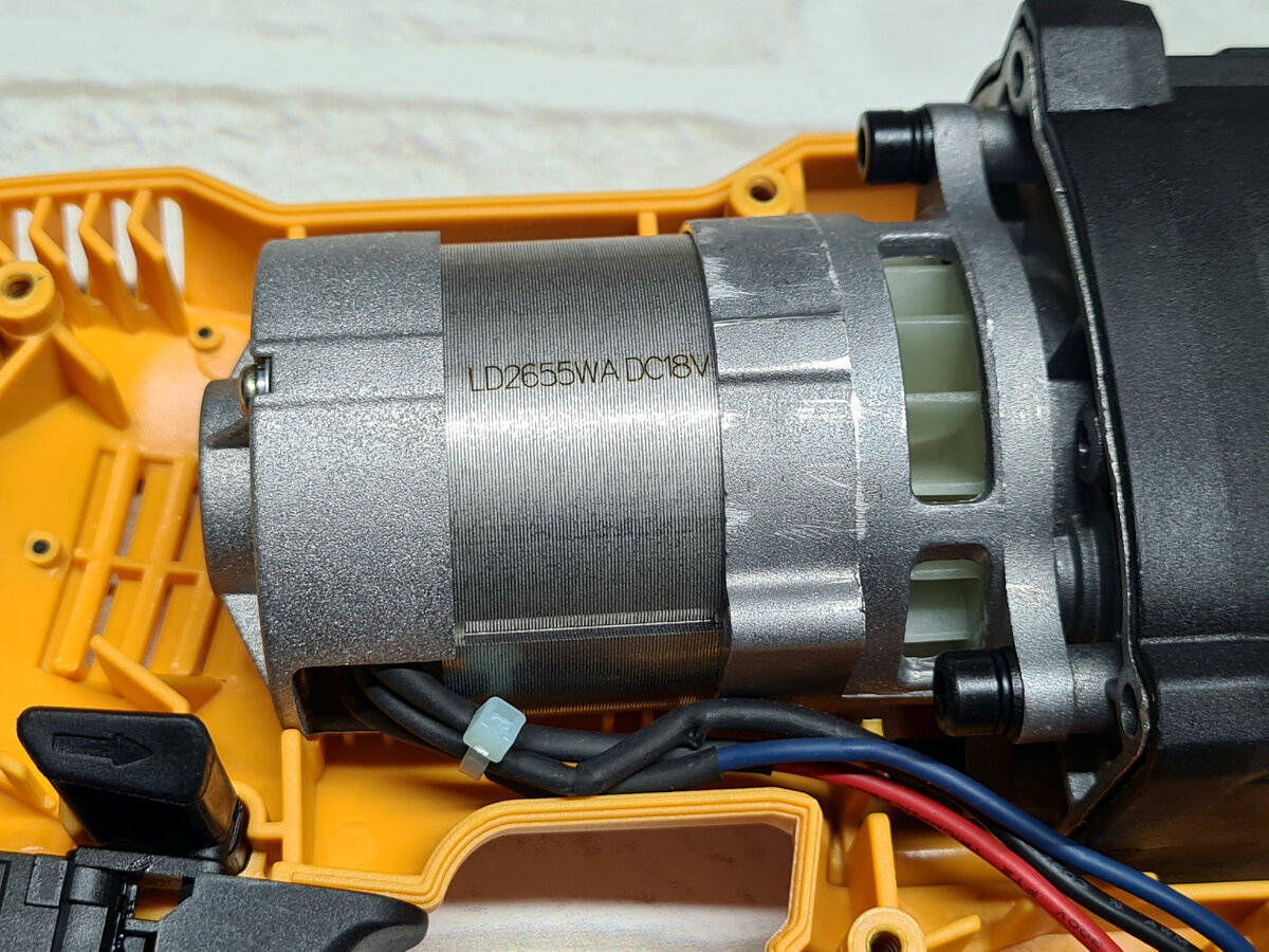 Сегодня в строительстве или ремонте обойтись без аккумуляторного инструмента сложно. Часто бывает, что на объектах еще не подведено электричество или розетка находится очень далеко.-15