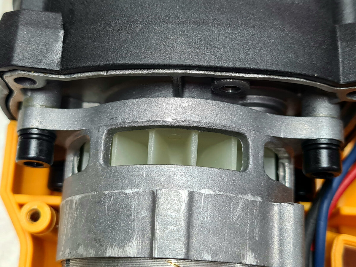 Сегодня в строительстве или ремонте обойтись без аккумуляторного инструмента сложно. Часто бывает, что на объектах еще не подведено электричество или розетка находится очень далеко.-16-2