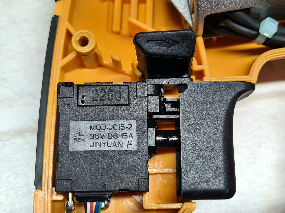 Сегодня в строительстве или ремонте обойтись без аккумуляторного инструмента сложно. Часто бывает, что на объектах еще не подведено электричество или розетка находится очень далеко.-17