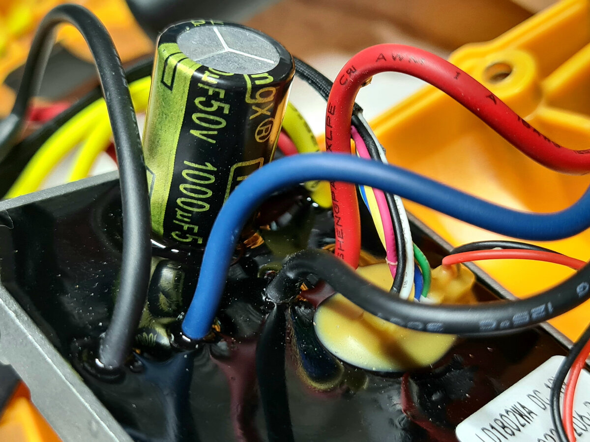 Сегодня в строительстве или ремонте обойтись без аккумуляторного инструмента сложно. Часто бывает, что на объектах еще не подведено электричество или розетка находится очень далеко.-21