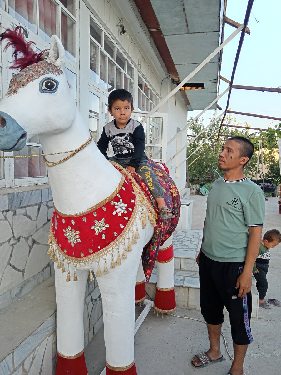 Труд и достоинство.