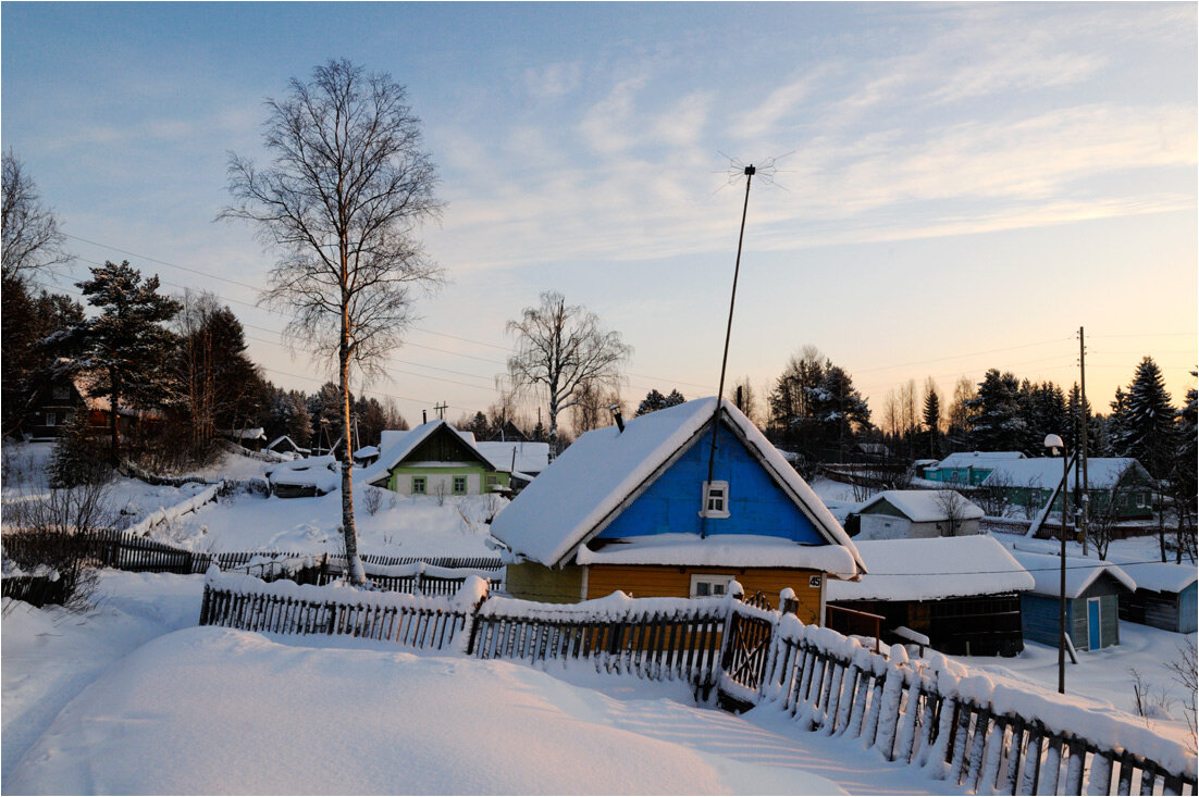 Дачный посёлок зимой.