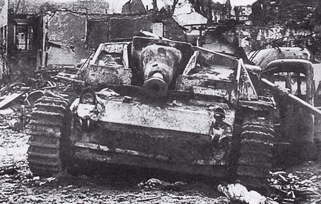 Брошенная Stug III Ausf.C/D, изрядно повоевавшая на улице г. Розенберг, апрель 1945 г.