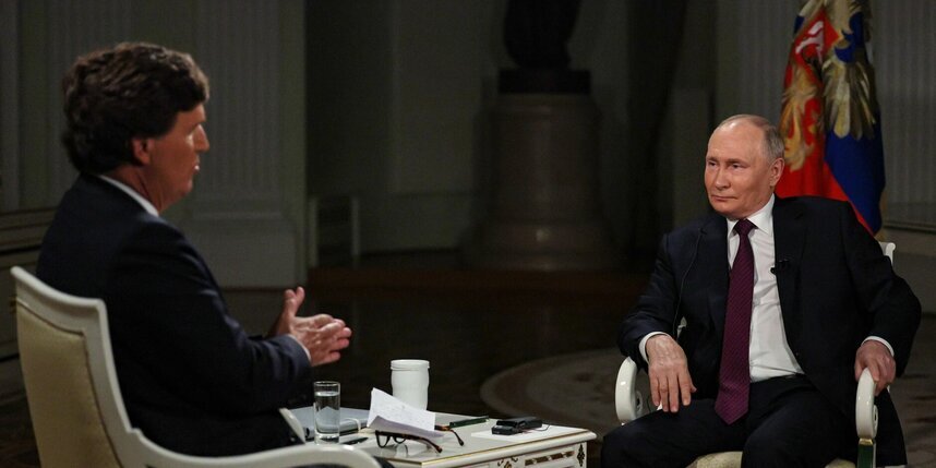    Владимир Путин дает интервью.