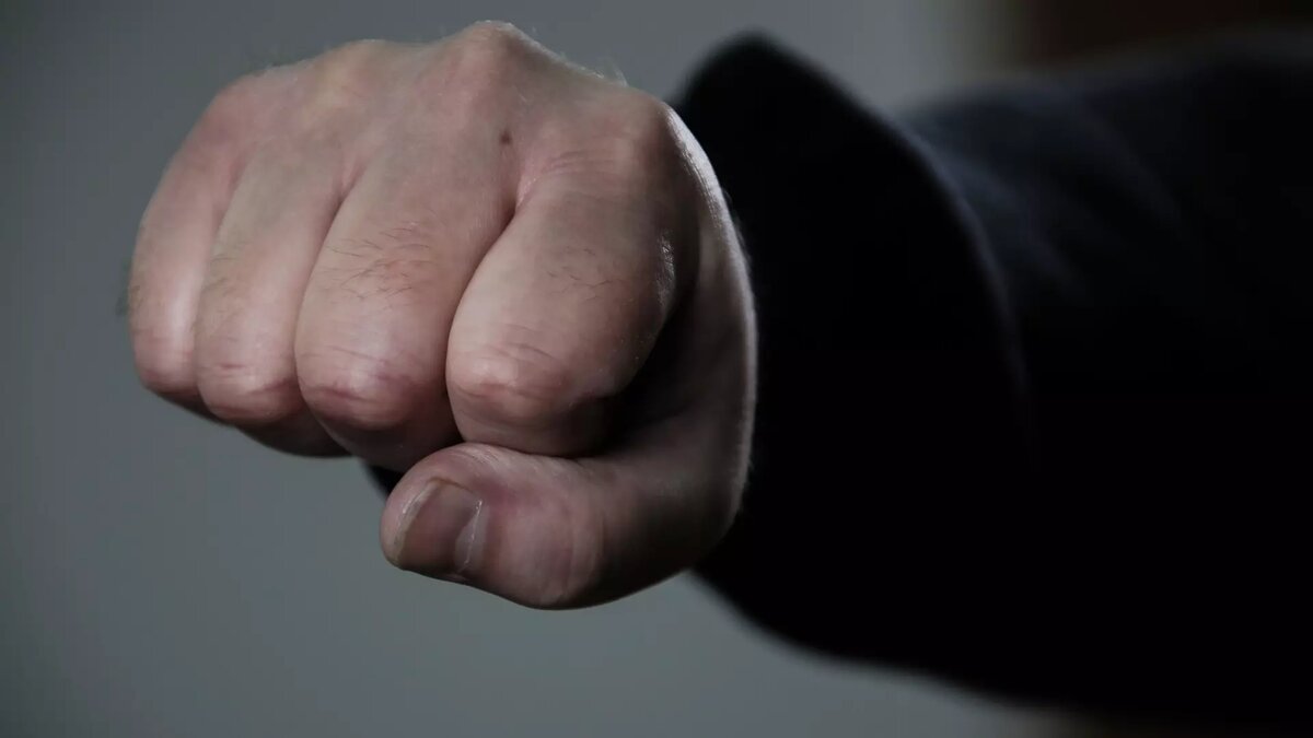     Двое мужчин поссорились из-за женщины: подробности рассказали в пресс-службе карельского СК.